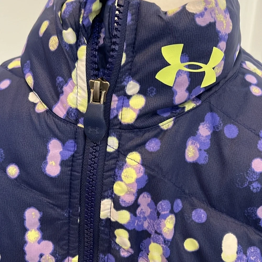 Girls Under Armour SZ L infrared cold gear jacket.Zip front & pockets.Excellent